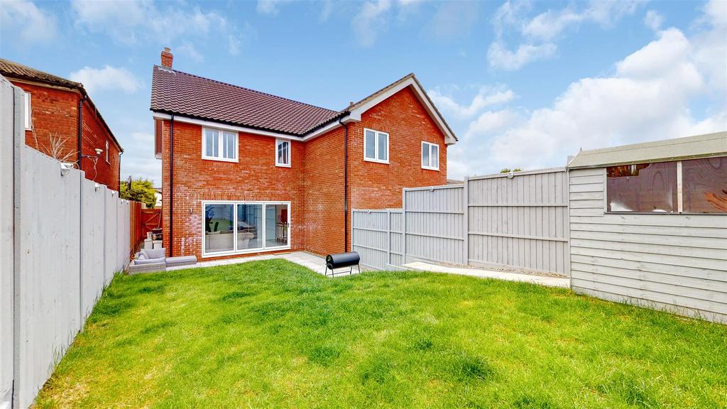 Little London, Deanshanger, Milton Keynes 3 Bed Property For Sale - £ 