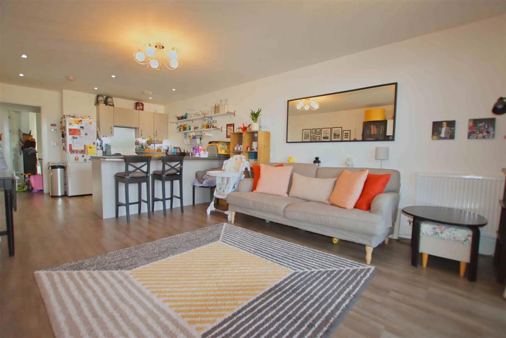 Horizon Place, Studio Way, Borehamwood 2 bed flat for sale £335,000