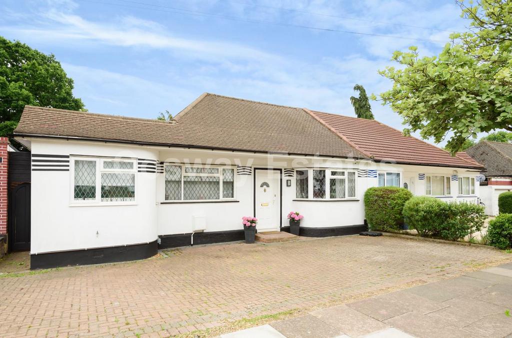 Highview Gardens, Edgware 3 bed house for sale £829,000