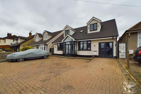 5 bedroom detached bungalow for sale - Lodge Lane, Grays