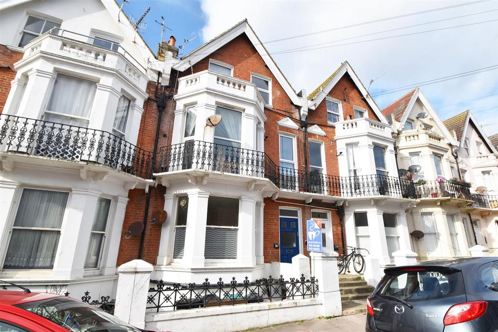 Wilton Road, BexhillOnSea 2 bed flat £925 pcm (£213 pw)
