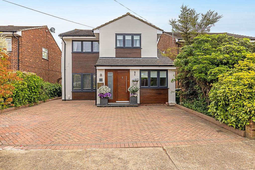 Mead Close, North Grays 4 bed detached house for sale £600,000