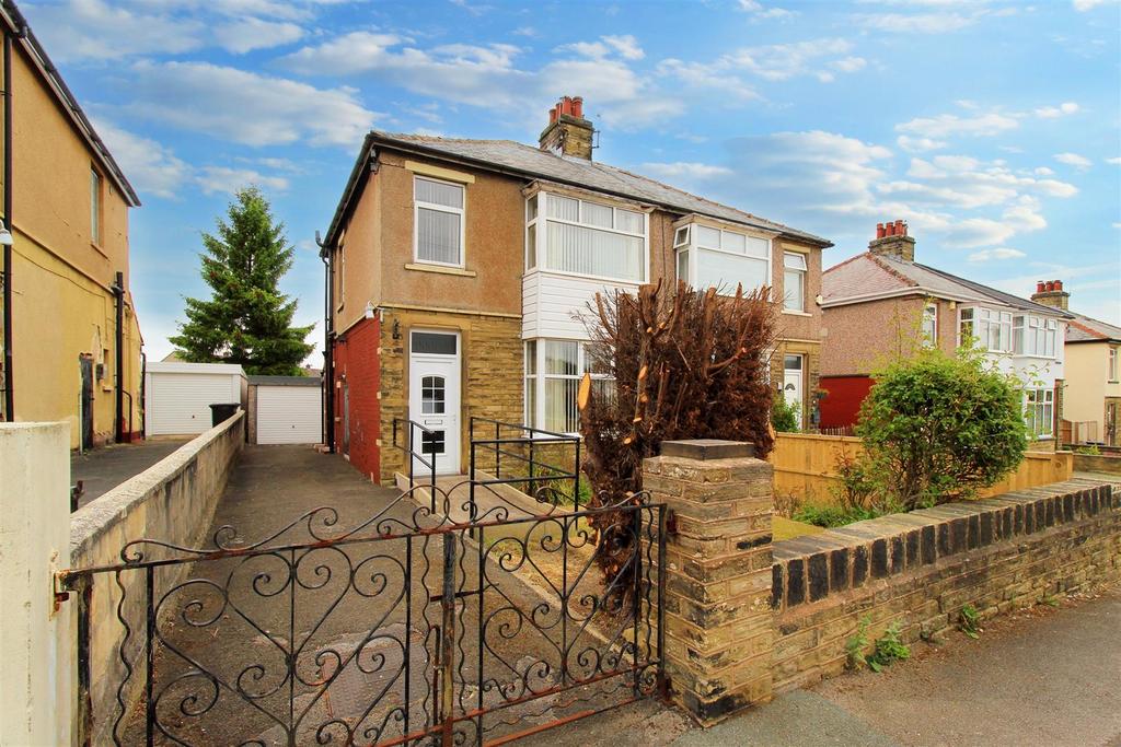 Mayfield Avenue, Dalton, Huddersfield, HD5 9HN 3 bed semidetached