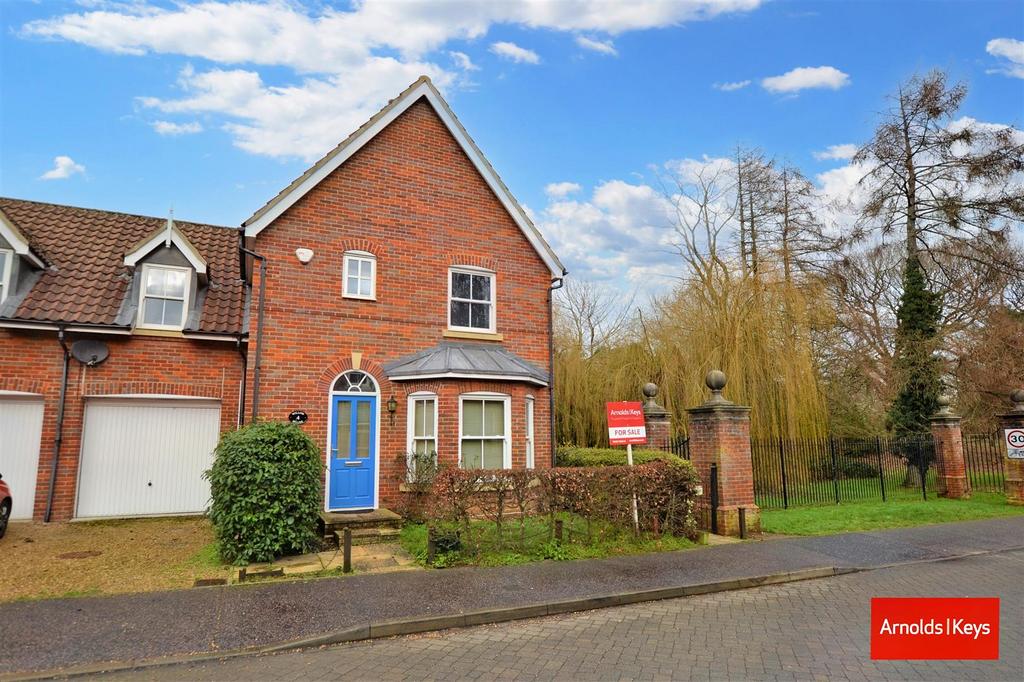St Michaels Avenue, Aylsham 3 bed semidetached house £350,000