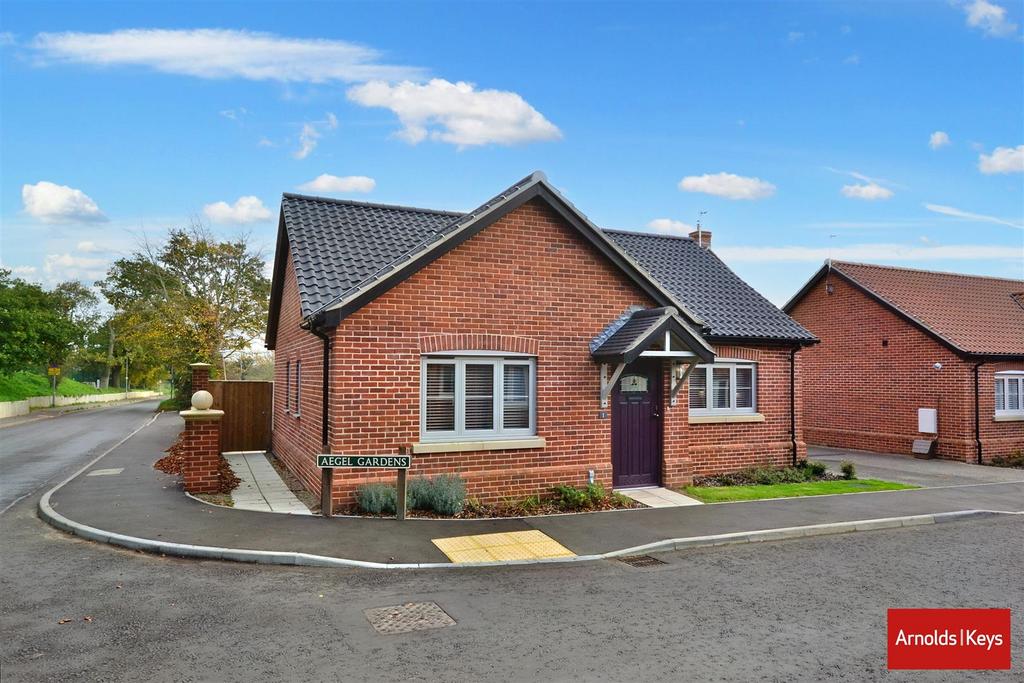 Aegel Gardens, Aylsham 2 bed detached bungalow £350,000