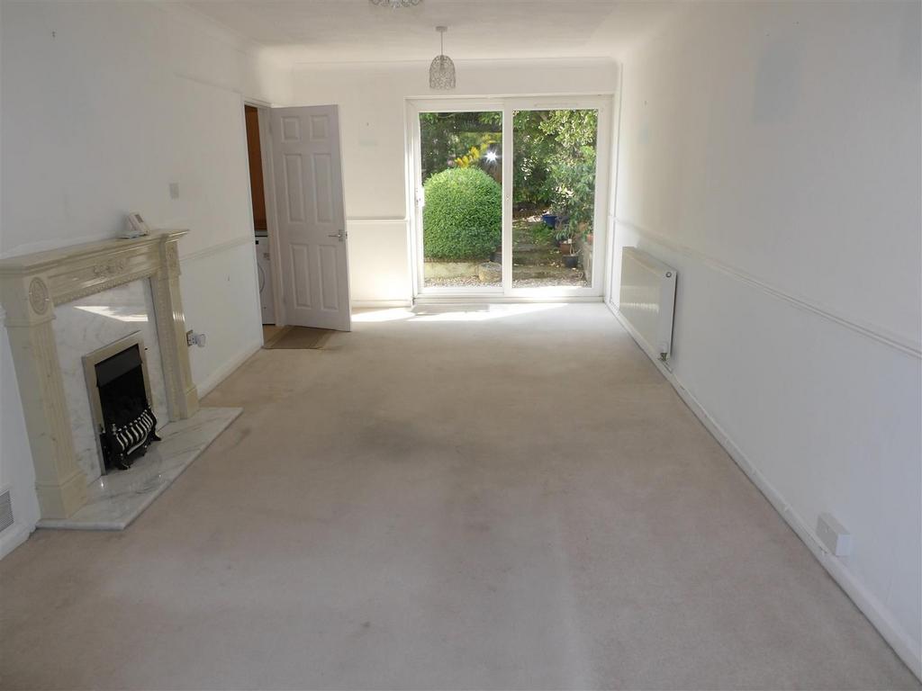 Wearde Road, Saltash 2 bed property £950 pcm (£219 pw)