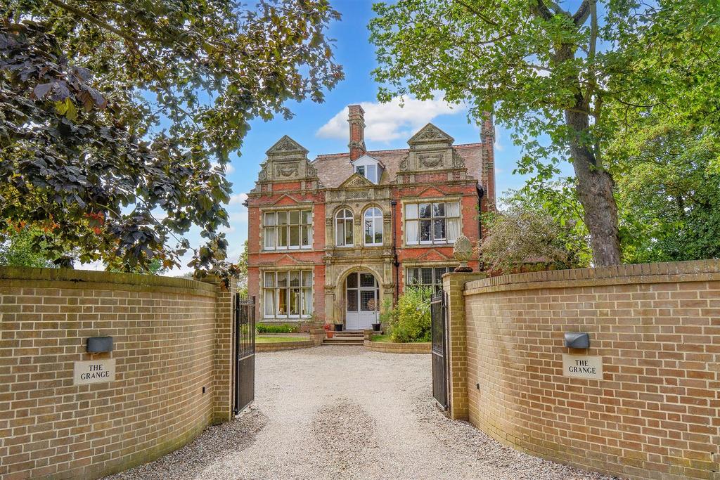 Yarmouth Road, North Walsham 3 bed apartment for sale £250,000