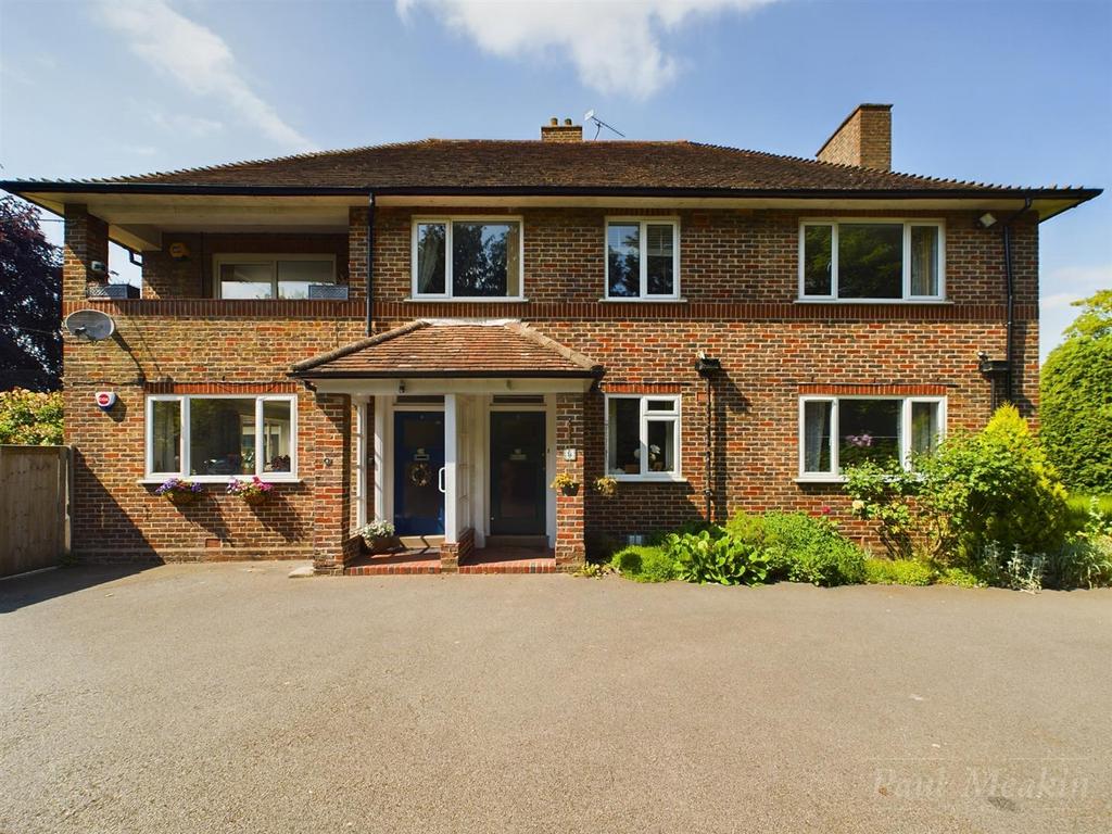 Limpsfield Road, Sanderstead 3 bed flat for sale £550,000
