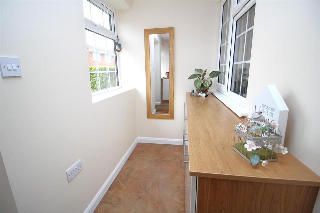 Berkeley Square, Hemel Hempstead HP2 4 bed detached house £600,000