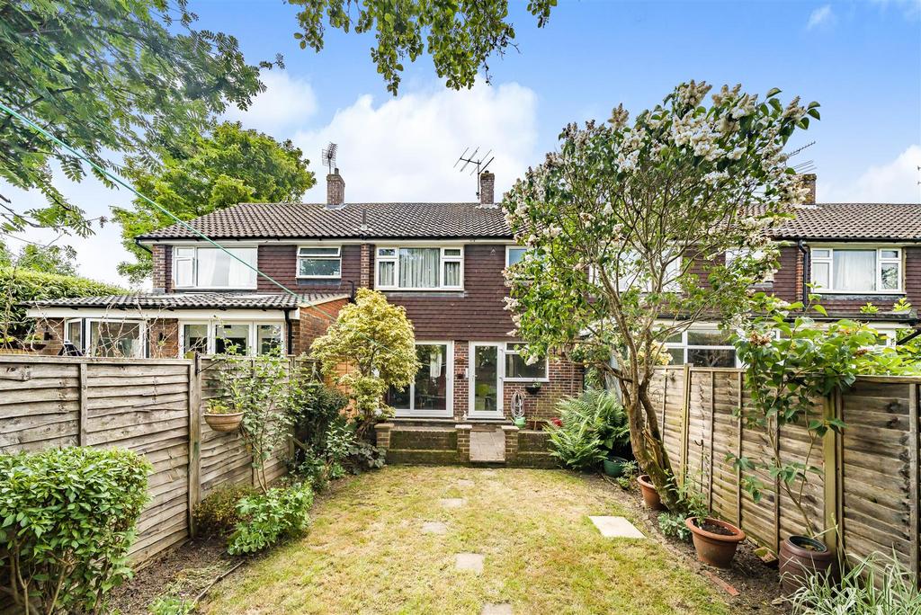 Hazelbank Close, Liphook 3 bed terraced house for sale £335,000