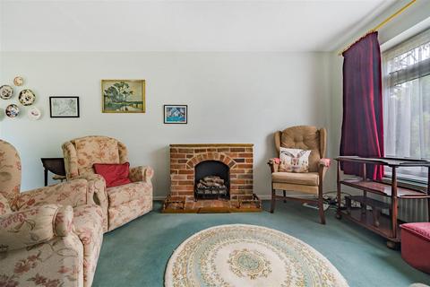 24 Hazelbank Close, Liphook, GU30 7BZ