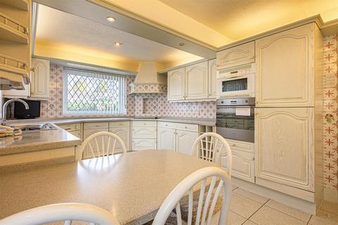 6 Middlefield Croft, Sheffield, S17 3AS