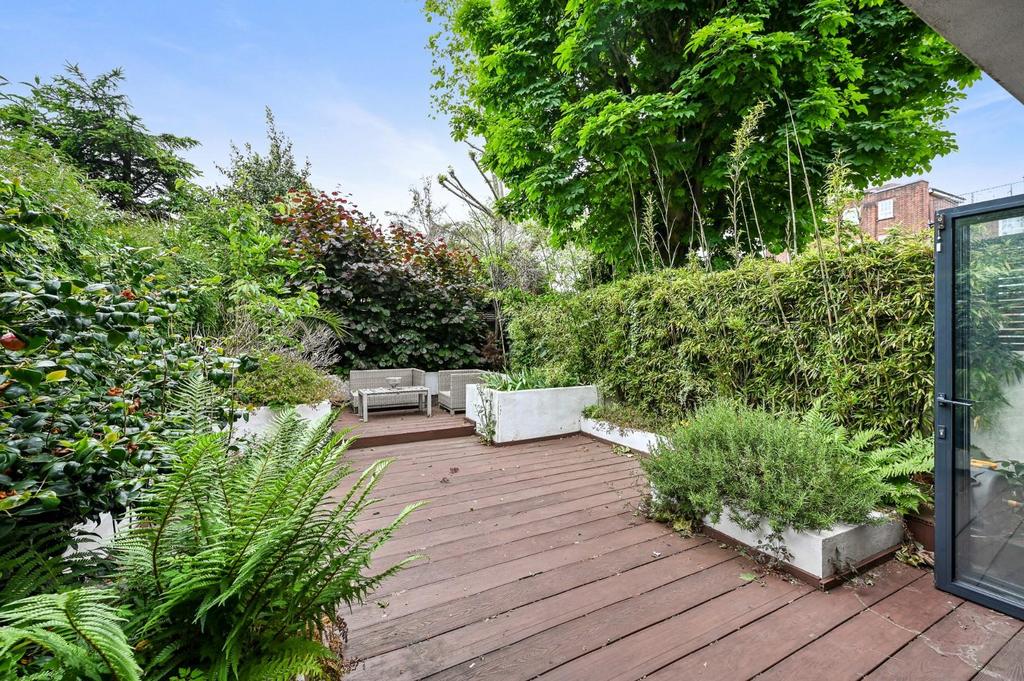 TEC - Garden Flat, 3 Tasker Road - Garden1 (1).jpg