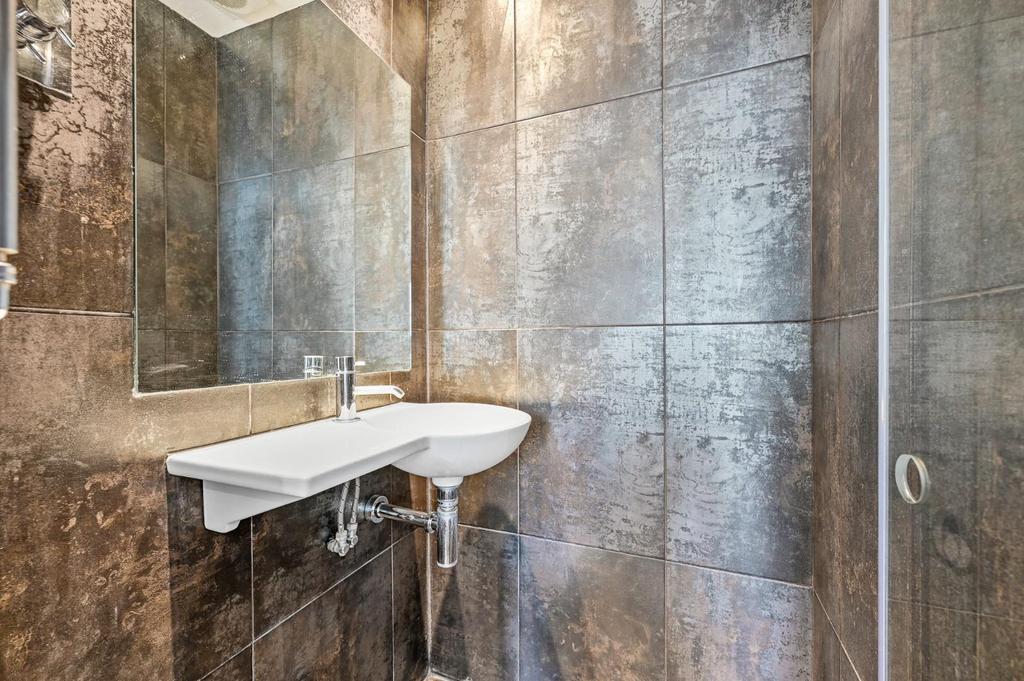TEC - Garden Flat, 3 Tasker Road - Wet Room3 (1).j