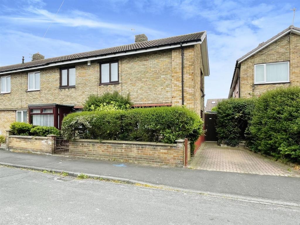 Whitefield Crescent, Pegswood, Morpeth 2 bed semidetached house for