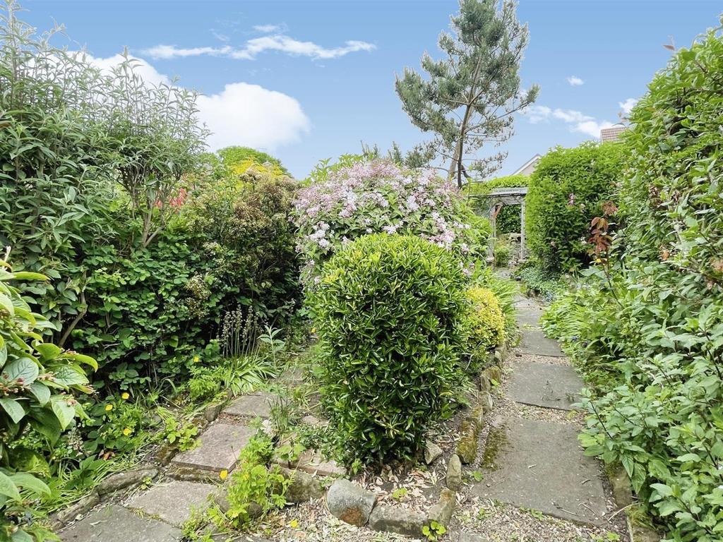 Whitefield Crescent, Pegswood, Morpeth 2 bed semidetached house for