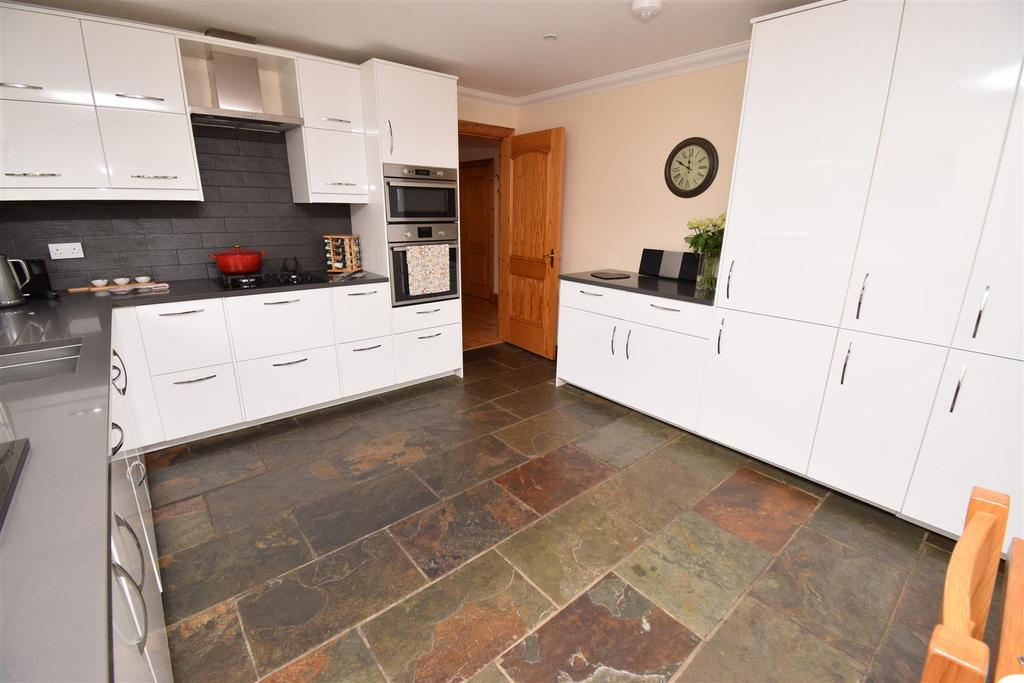 The Oaks, Old Mill Lane, Inverness 4 bed detached bungalow for sale £