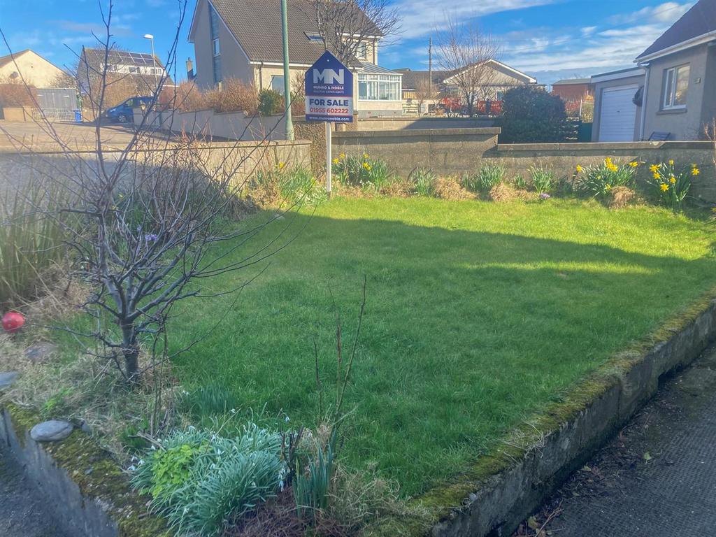 FRONT GARDEN-2.jpg