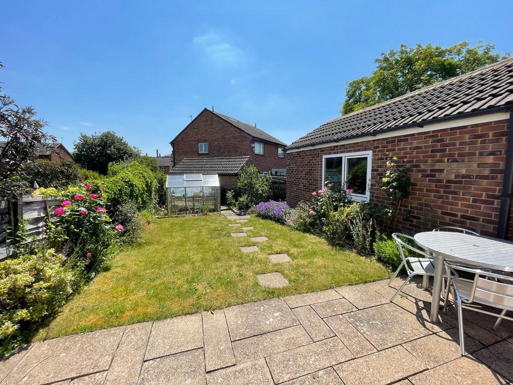 Rear garden 2.jpg