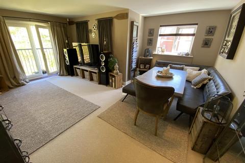 3 bedroom apartment for sale, Millstone Court, Stone