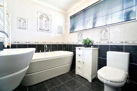 4 bedroom detached bungalow for sale - Great Bromley