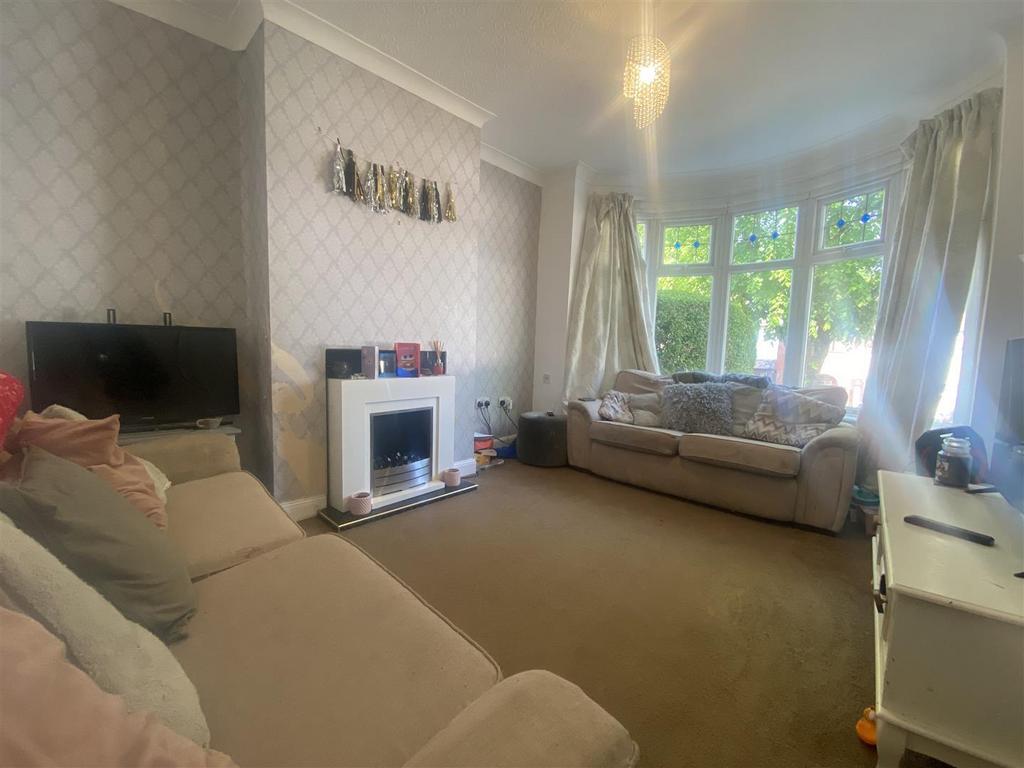 Turnberry Road, Great Barr, Birmingham 3 bed semidetached house £135,000