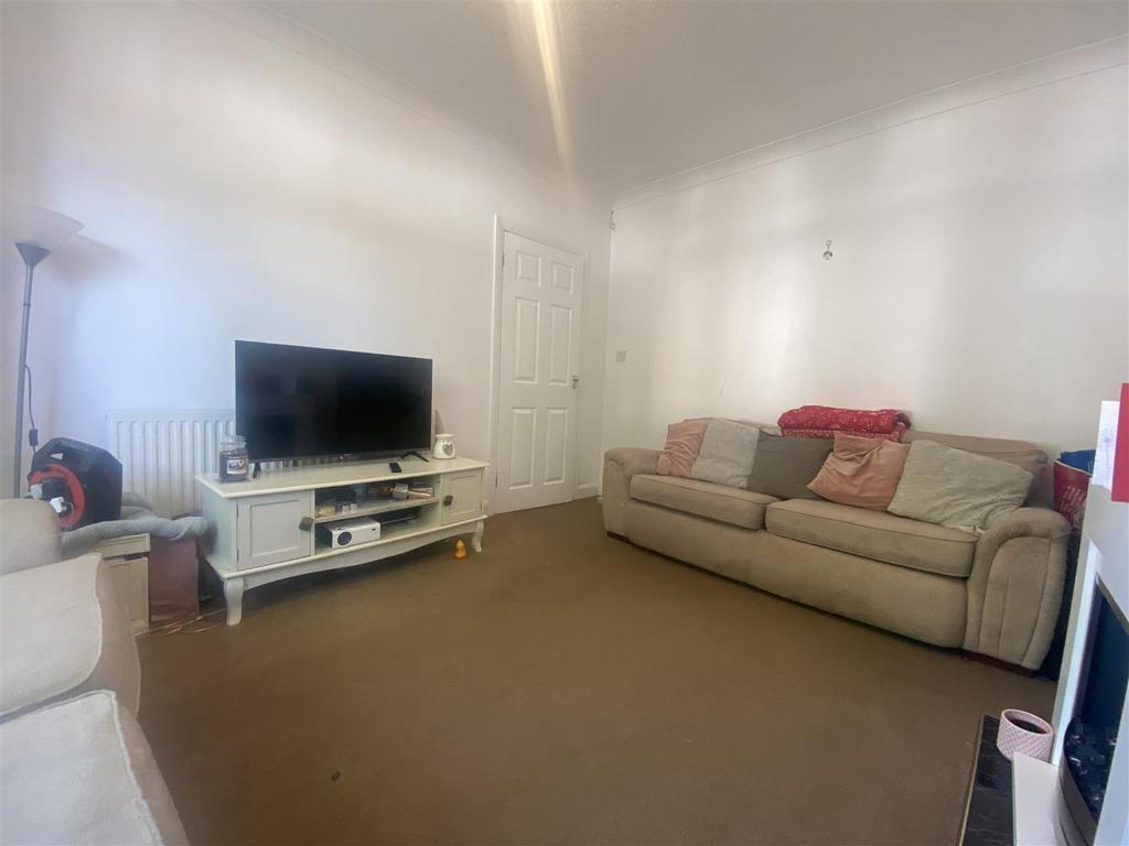 Turnberry Road, Great Barr, Birmingham 3 bed semidetached house £135,000