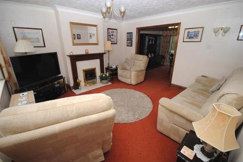 8 Acaster Drive, Garforth, Leeds, LS25 2BQ