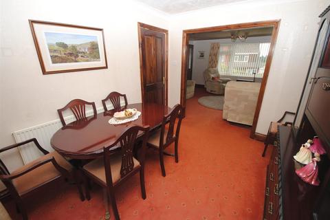 8 Acaster Drive, Garforth, Leeds, LS25 2BQ