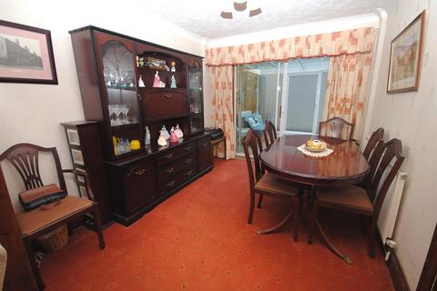 8 Acaster Drive, Garforth, Leeds, LS25 2BQ
