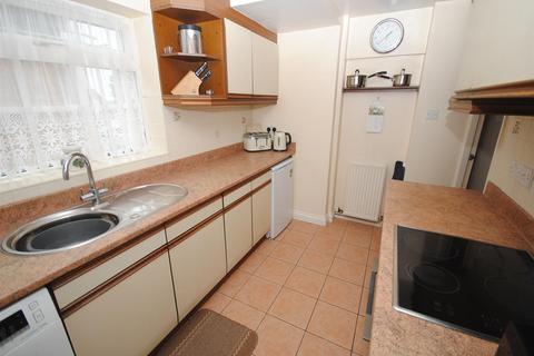8 Acaster Drive, Garforth, Leeds, LS25 2BQ