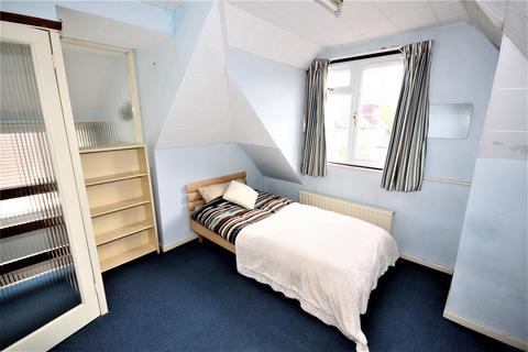 72 Kingsway, Petts Wood, Orpington, BR5 1PT