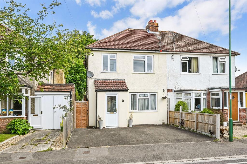 Walnut Avenue, CHICHESTER 3 bed semidetached house for sale £460,000