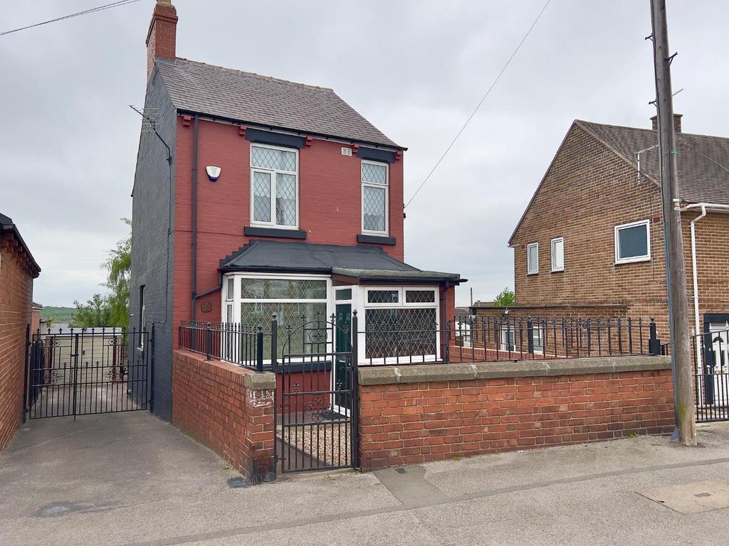 Station Road, Royston, Barnsley 3 bed detached house for sale £210,000