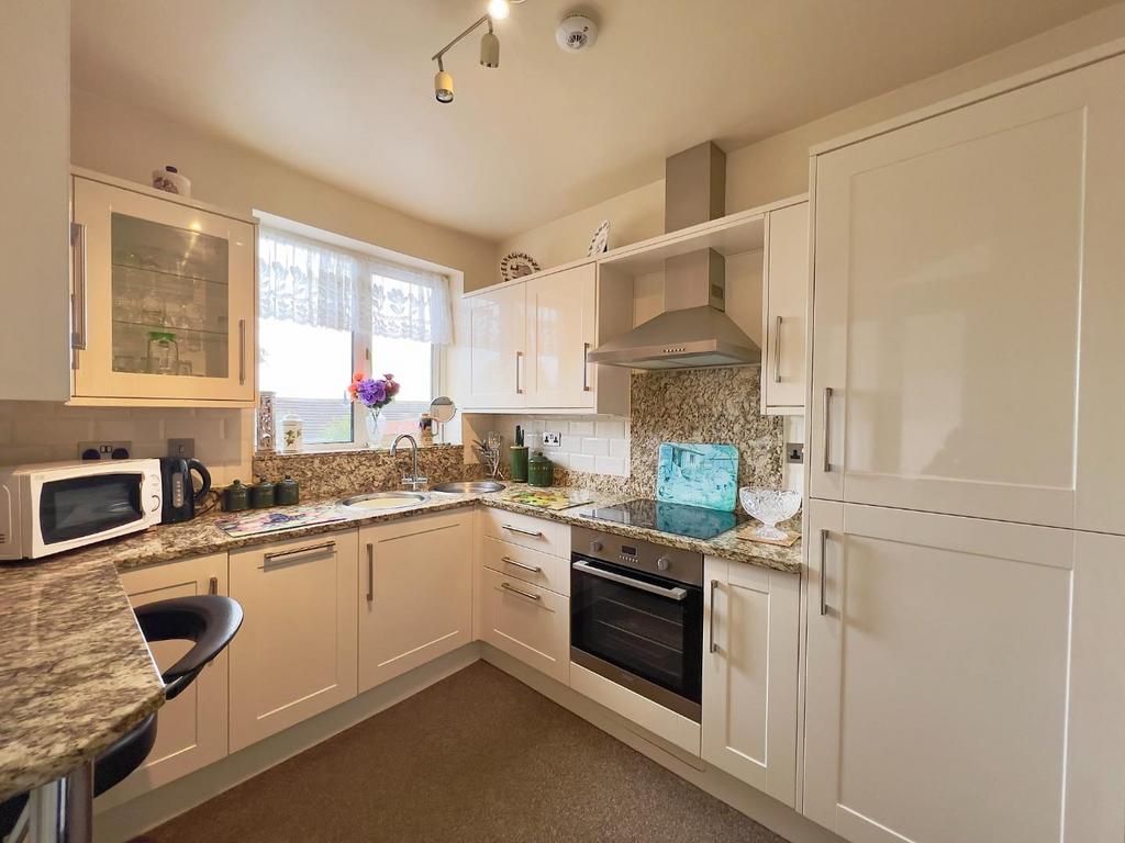 Station Road, Royston, Barnsley 3 bed detached house for sale £210,000