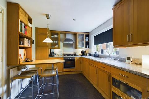 26 Brookscroft, Croydon, CR0 9NA