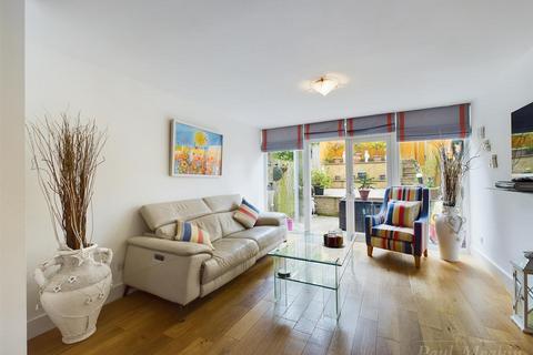 67 Hollywoods, Croydon, CR0 9JJ