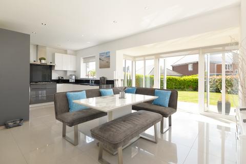 4 bedroom detached house for sale, Towner Close, Charing