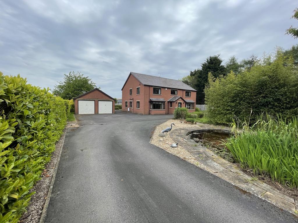Black Moor Road, Mawdesley L40 4 bed detached house £2,250 pcm (£519 pw)