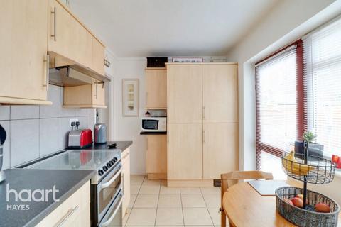 34 Yeading Fork, Hayes, UB4 9DG