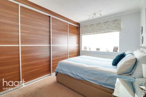 34 Yeading Fork, Hayes, UB4 9DG