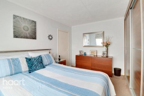 34 Yeading Fork, Hayes, UB4 9DG
