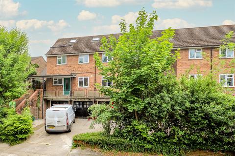 Dorcas Court, Old London Road, St Albans, Herts, AL1