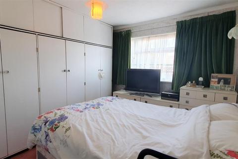 5 Armstrong Road, Feltham, TW13 6UP