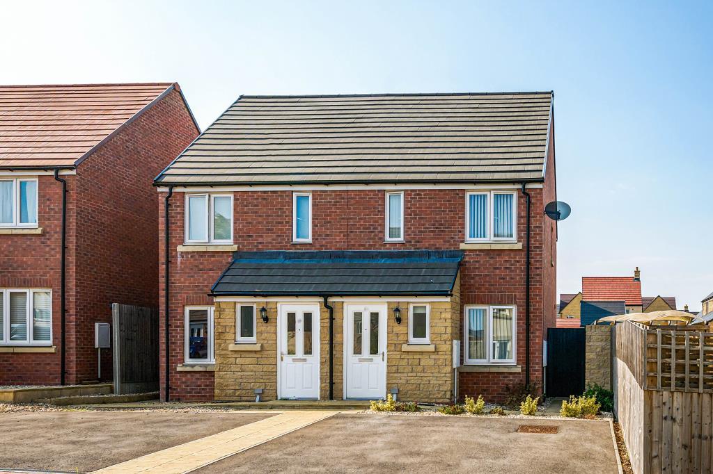 Gordon Marshall Close, Witney, OX29 2 bed semi-detached house - £300,000