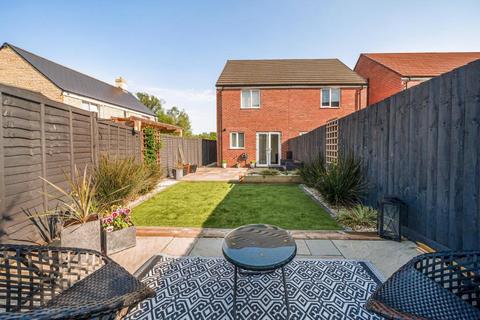 21 Gordon Marshall Close, Witney, OX29 7AT