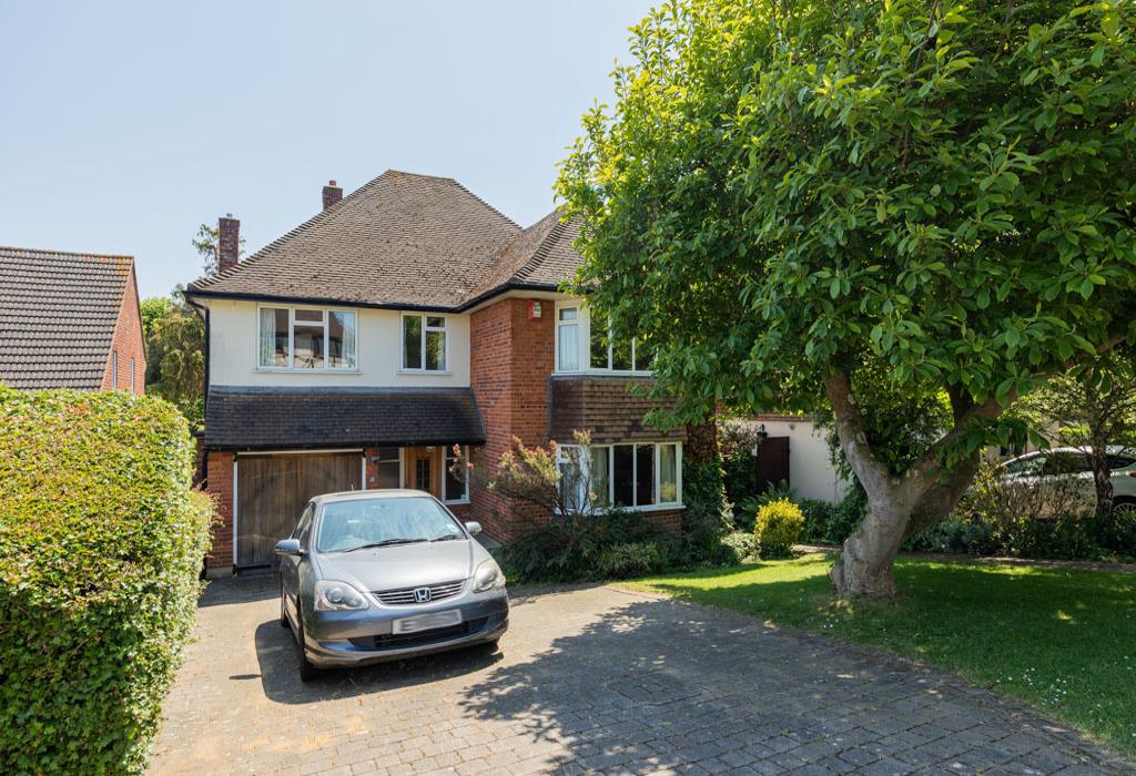 Albion Park, Loughton, Essex 4 bed detached house £1,150,000