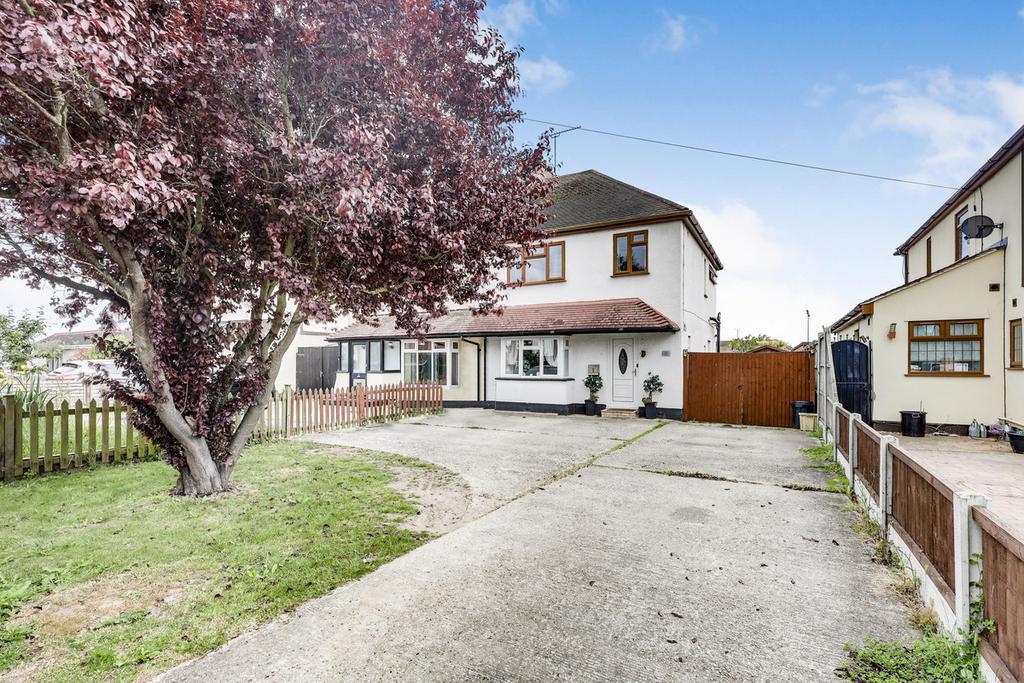 Point Road, Canvey Island, SS8 4 bed semidetached house for sale £