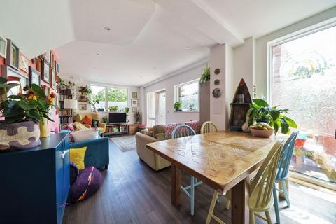 1 Whelan Road, Acton, London, W3 8UG