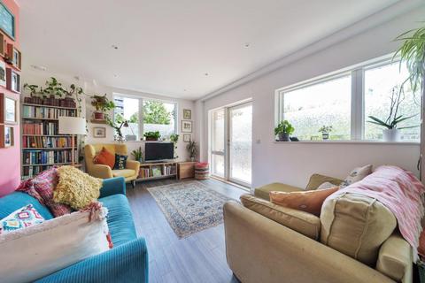 1 Whelan Road, Acton, London, W3 8UG